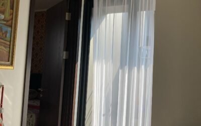 5 Inspirasi Gorden Jendela Kecil agar Ruangan Terlihat Lebih Luas