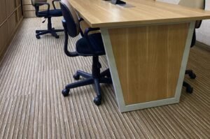 mana yang Lebih Baik, Belanja di Toko Karpet Online atau Offline