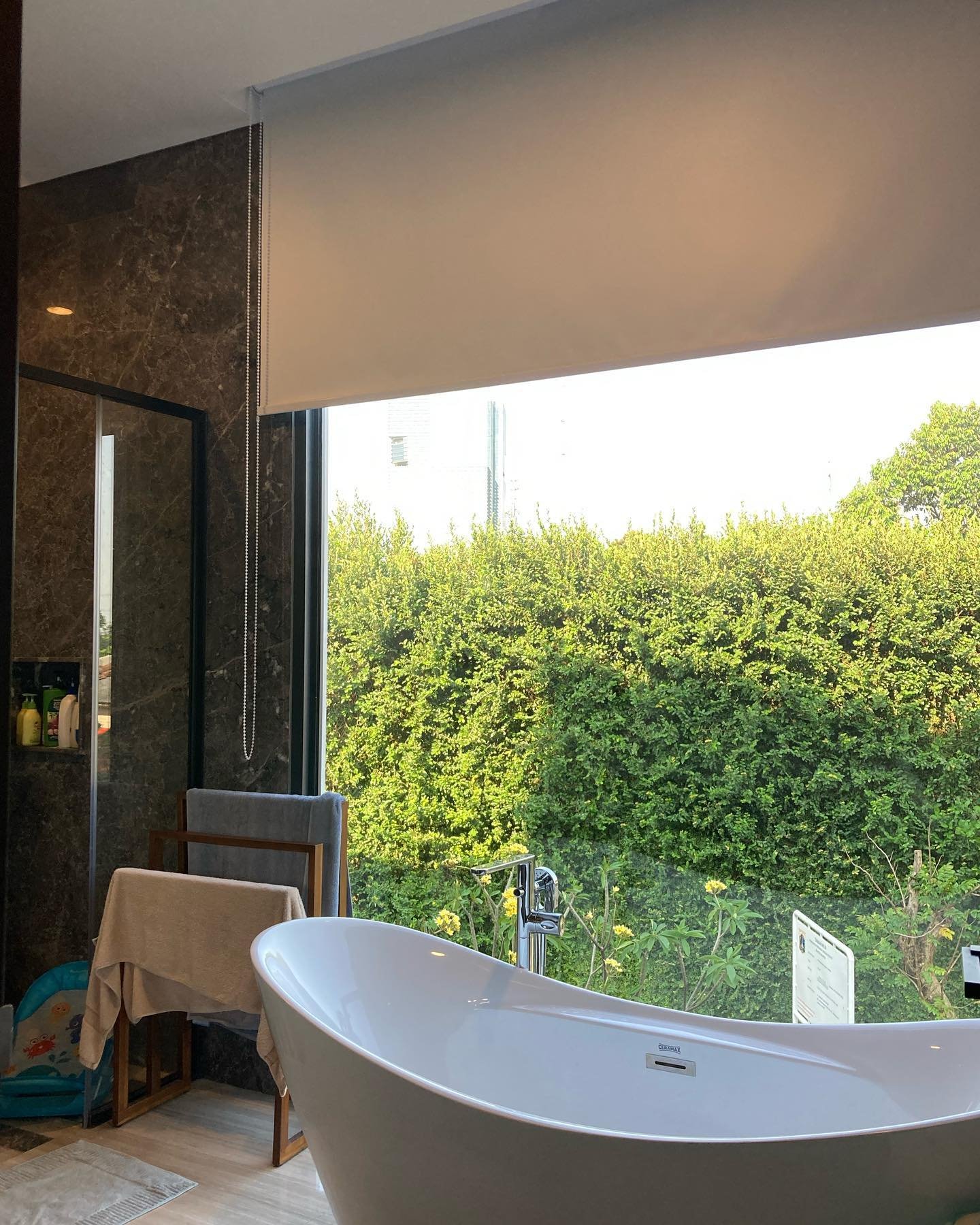 Supplier Roller Blind Blackout: Tirai Jendela Kantor Modern 4 gambar roller blind