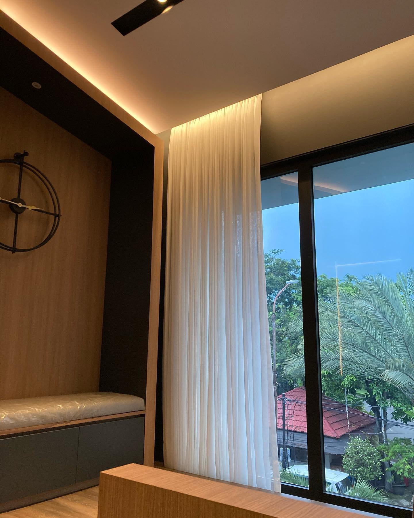 Harga Grosir Roller Blind Proyek: Penawaran Khusus Kontraktor 3 Aneka Sinar Abadi sebagai Kontraktor Gorden Berpengalaman di Indonesia (Review 2025)