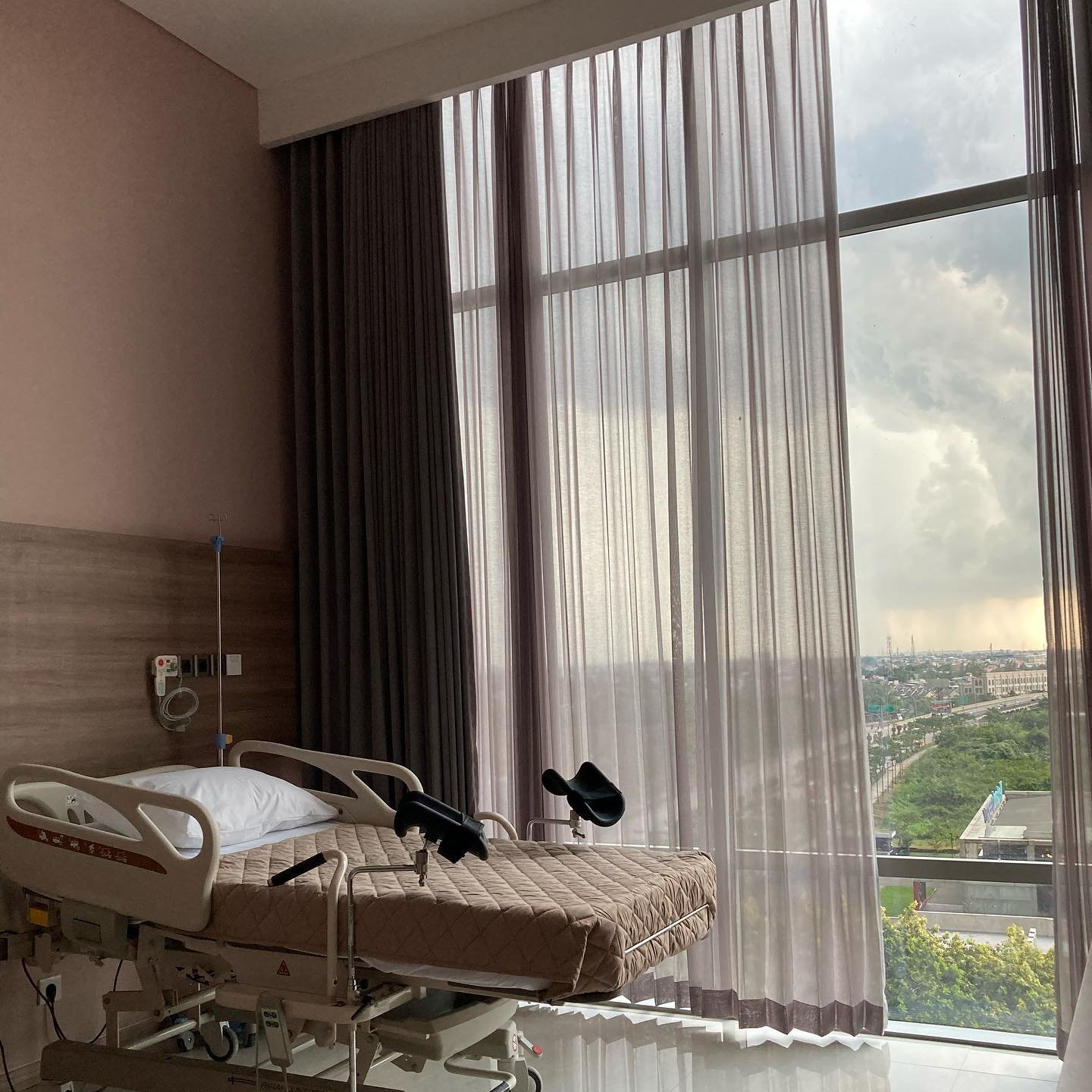 Aneka Sinar Abadi sebagai Supplier Gorden Rumah Sakit Material Anti Bakteri (Teruji & Bersertifikat), gambar kombinasi gorden sheer dan gorden blackout