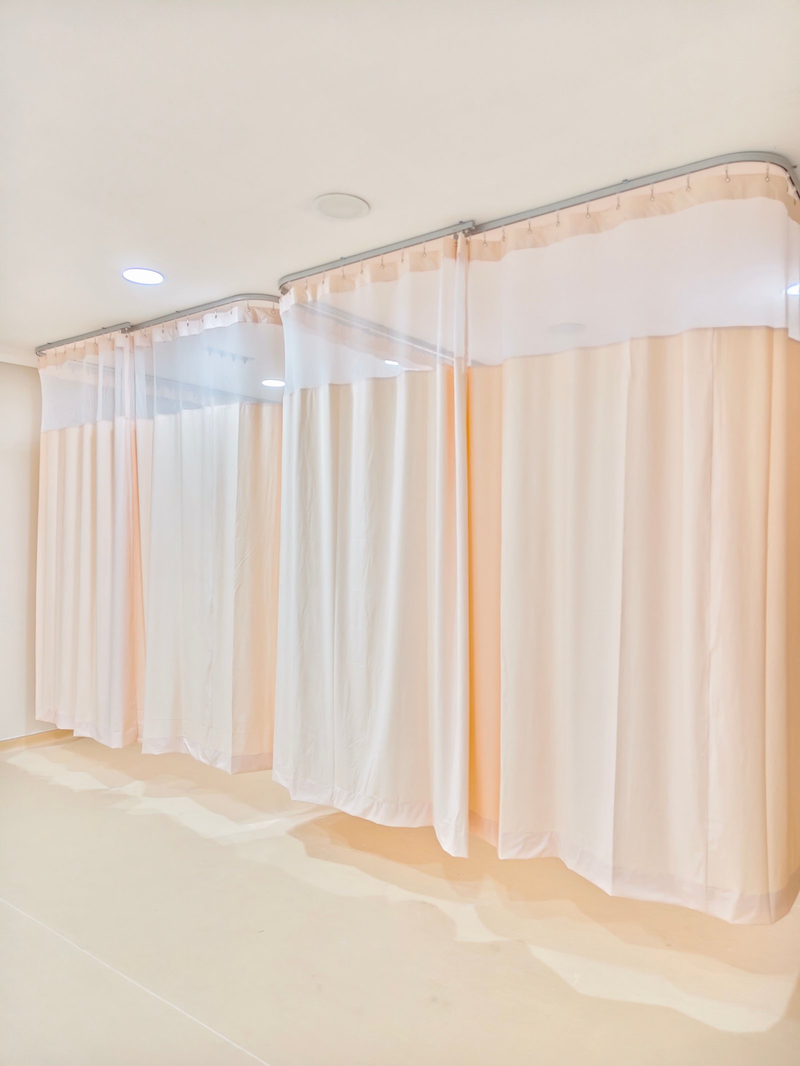 Harga Gorden Klinik Umum: Paket Pengadaan Tirai Rel Lengkung untuk Ruang Rawat 5