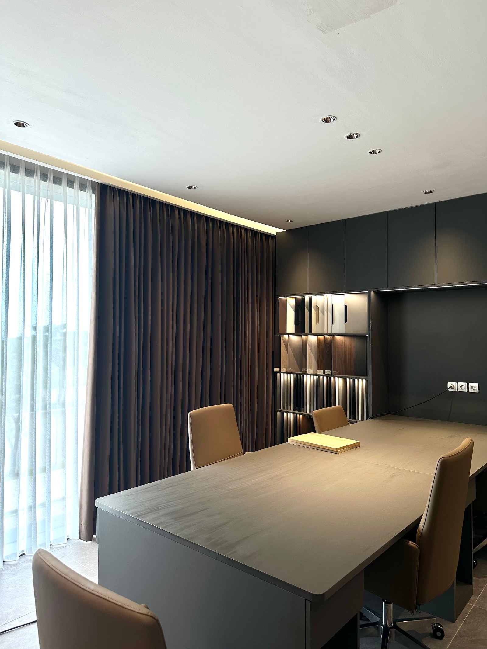 contoh gambar gorden dimout untuk ruang kerja