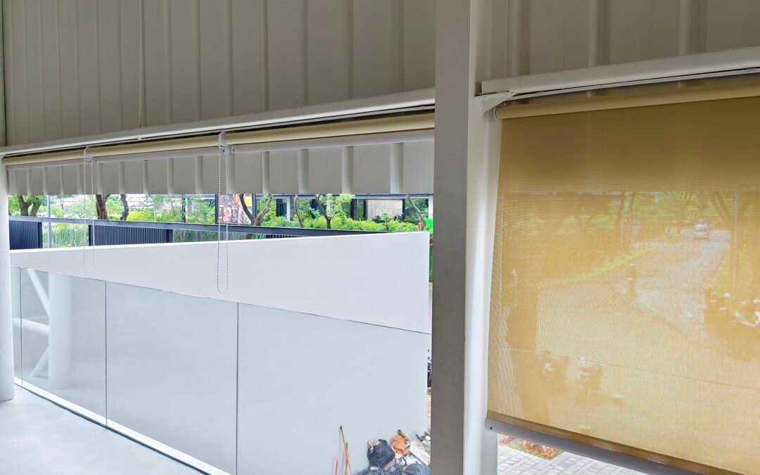 Aneka Sinar Abadi : Distributor Outdoor Roller Blind Anti UV untuk Padel Court