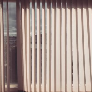 Aneka Sinar Abadi : Distributor Vertical Blind Outdoor Tahan Angin untuk Teras Komersial