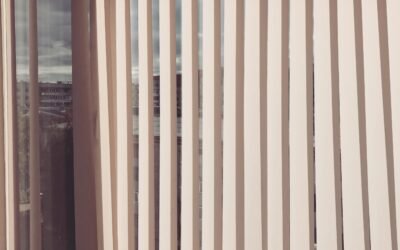 Distributor Vertical Blind Outdoor Tahan Angin untuk Teras Komersial