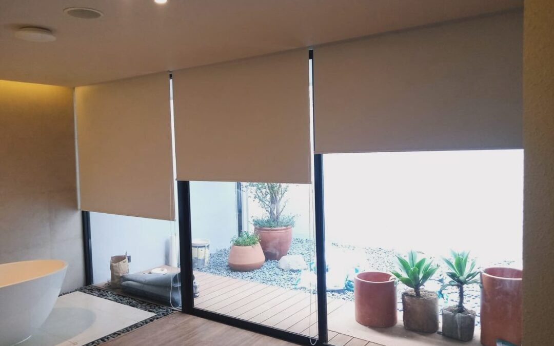 Aneka Sinar Abadi : Supplier Roller Blind Sunscreen Outdoor Tirai Tahan Panas