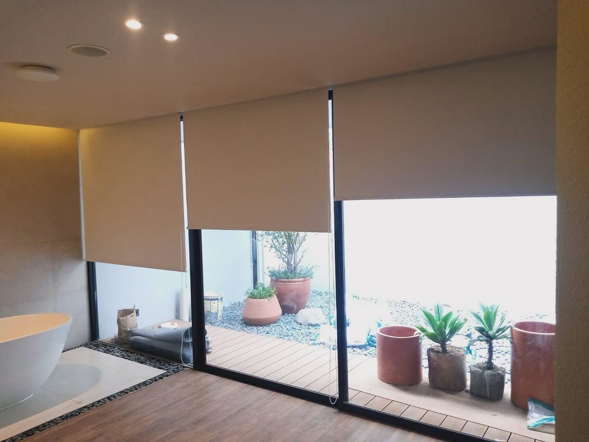 Aneka Sinar Abadi : Supplier Roller Blind Sunscreen Outdoor Tirai Tahan Panas