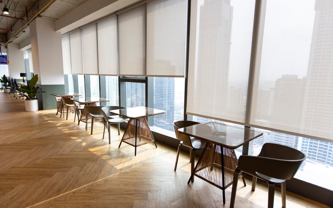 Aneka Sinar Abadi : Vendor Roller Blind Outdoor Hotel Bintang 5 untuk Area Outdoor Dining