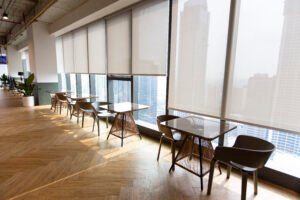 Aneka Sinar Abadi : Vendor Roller Blind Outdoor Hotel Bintang 5 untuk Area Outdoor Dining