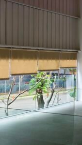 gambar blind outdoor untuk lapangan padel