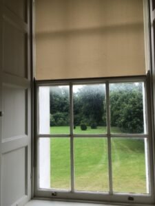 gambar blind screen outdoor, tirai sunscreen, blind outdoor solar screen