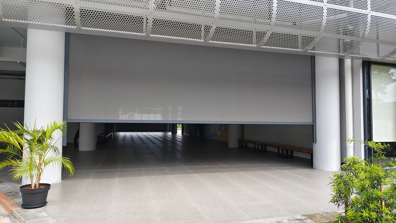 Jual Tirai Outdoor Manual & Otomatis 2 Aneka Sinar Abadi sebagai Supplier Jipproll Blind Outdoor Teras Rumah