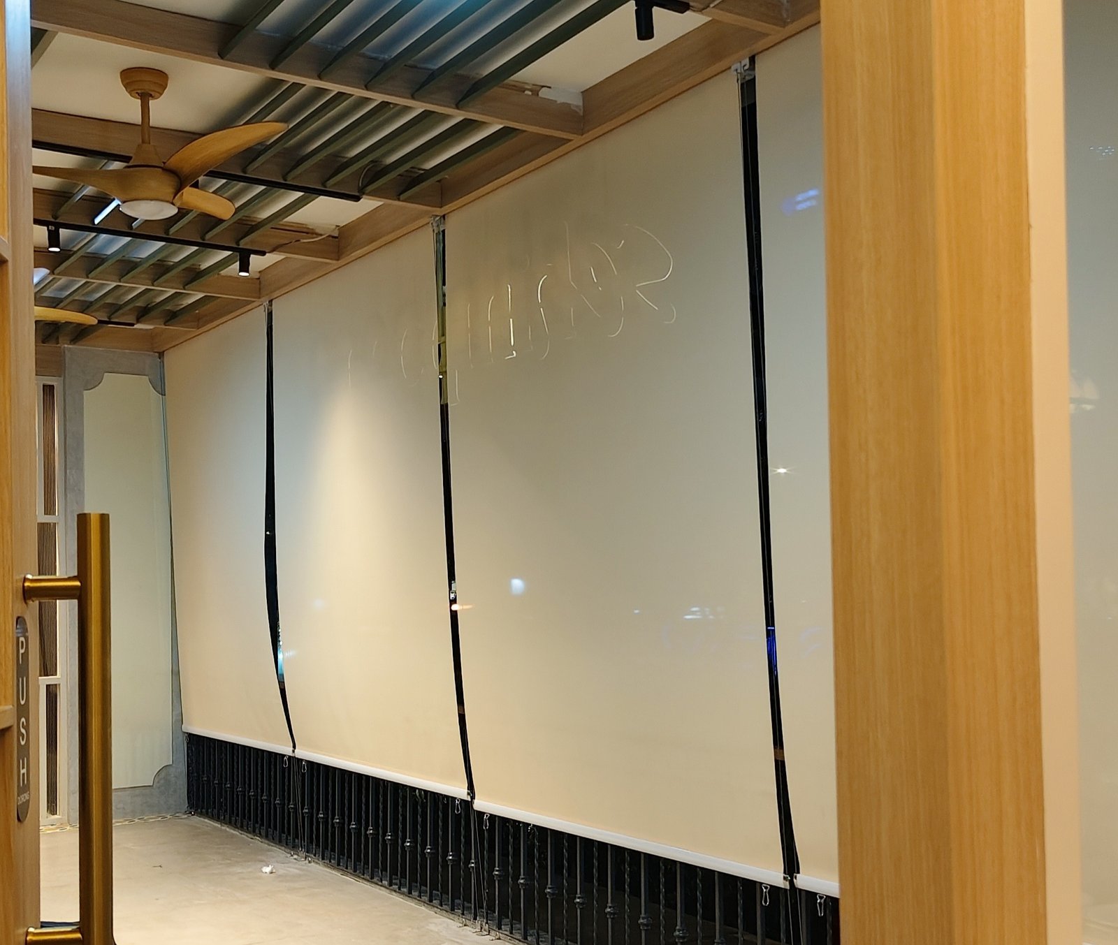 tirai outdoor manual dan otomatis