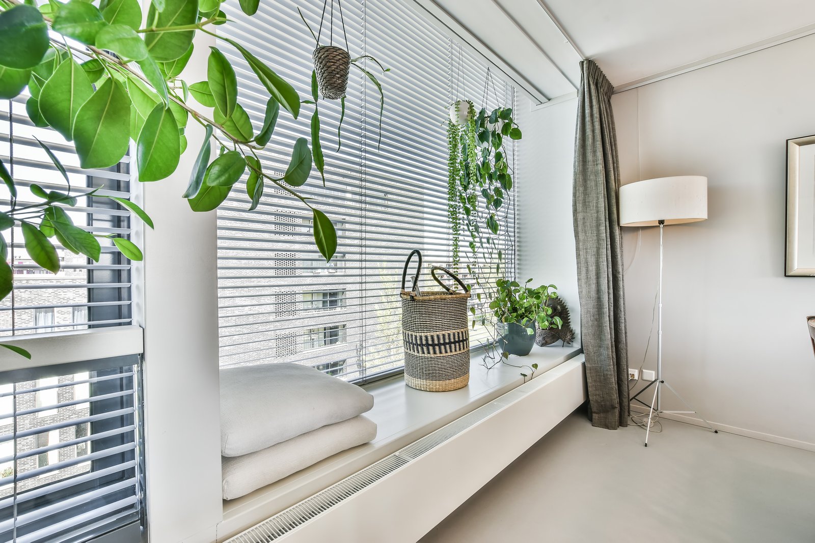 Harga Tirai Aluminium Per Meter Terbaru 2026 3 contoh gambar venetian blind atau tirai aluminium