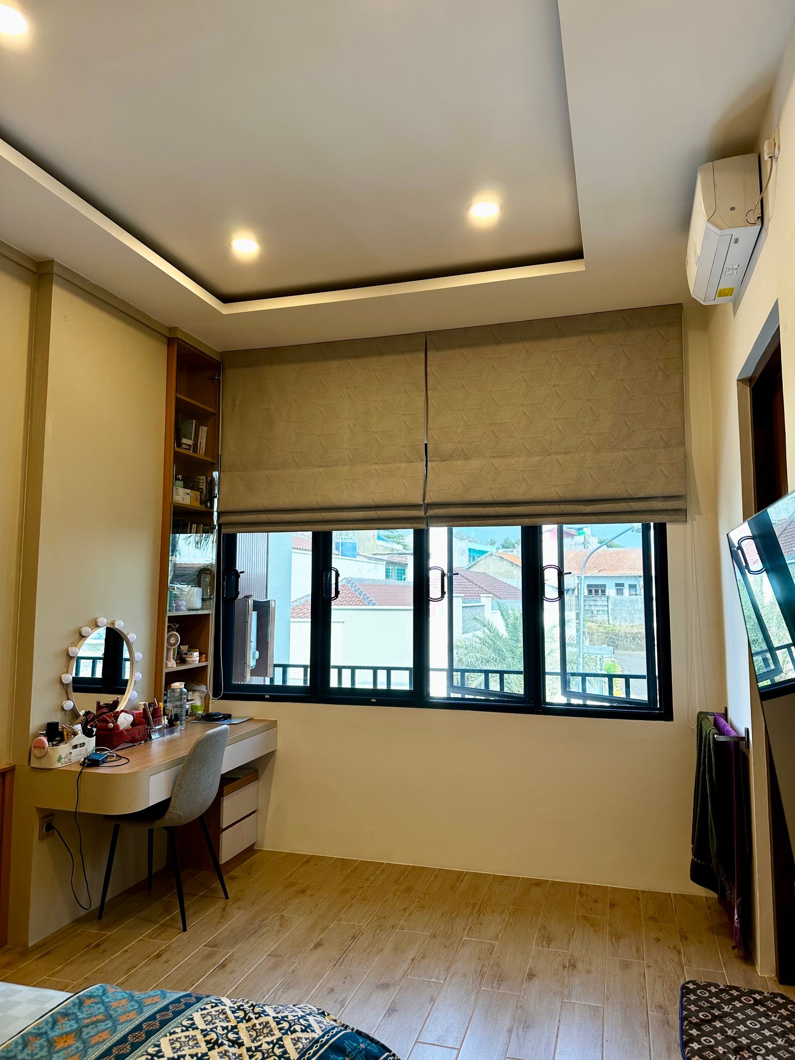 penggunaan roman blind atau roman shades