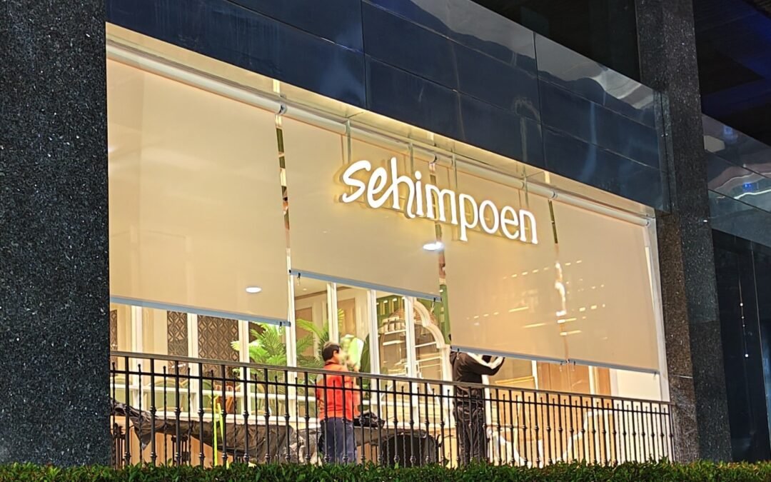 penggunaan Tirai Jendela Kafe, Pilihan Wood Blind & Roller Blind Premium untuk cafe