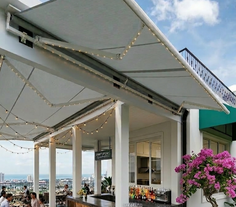 penggunaan Awning Gulung Remot / Kanopi Otomatis untuk Rooftop Restoran & Cafe