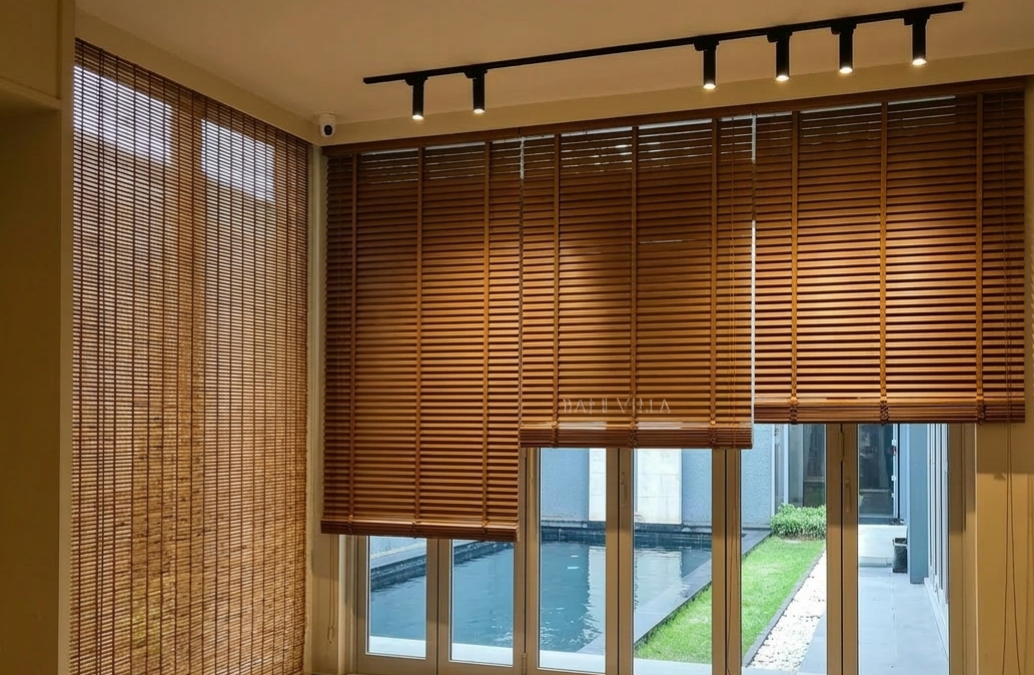 Tirai Kayu / Krey Kayu PVC dari Supplier Wooden Blind untuk Villa Kesan Natural & Tradisional