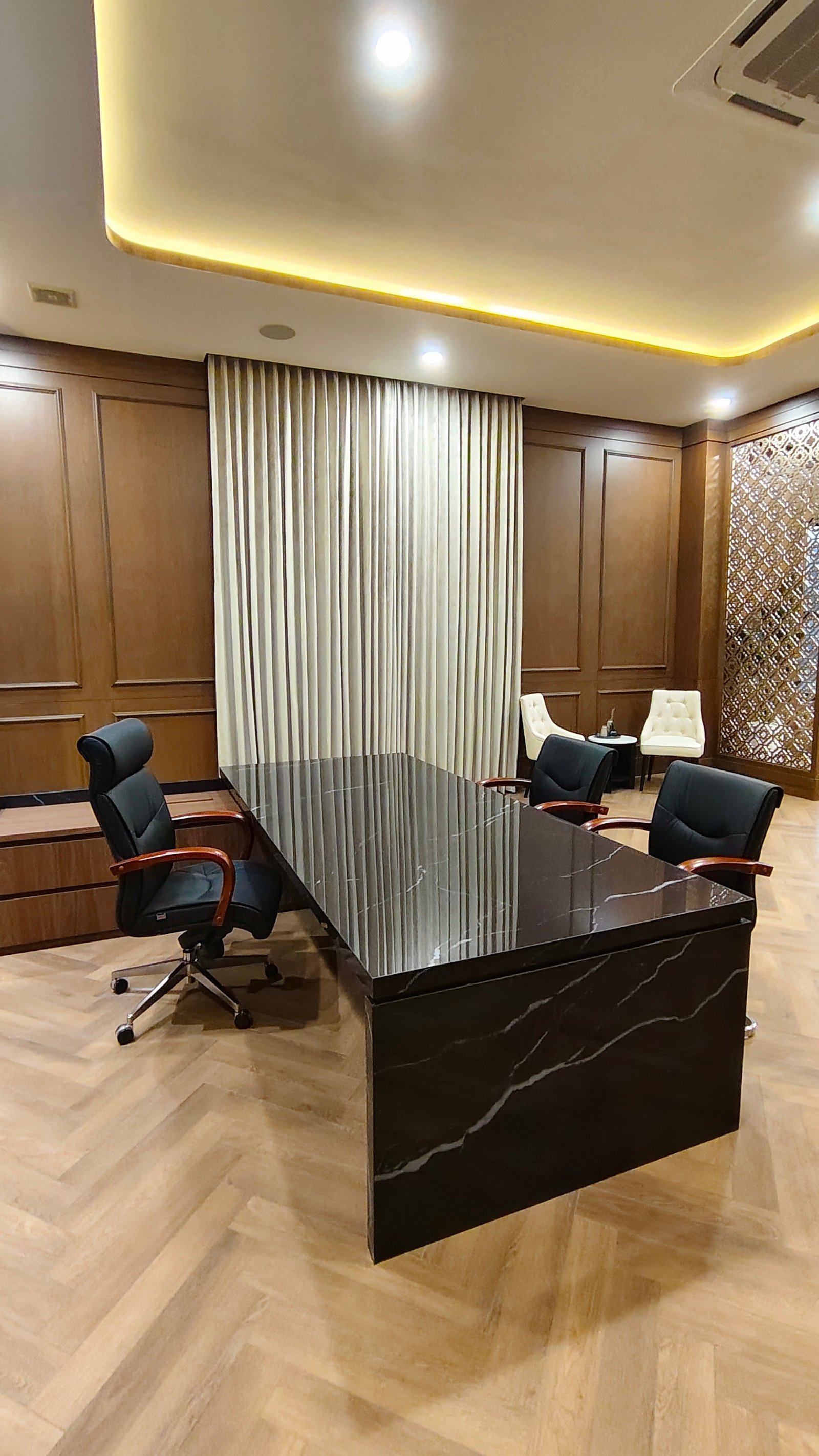 contoh gorden blackout kantor