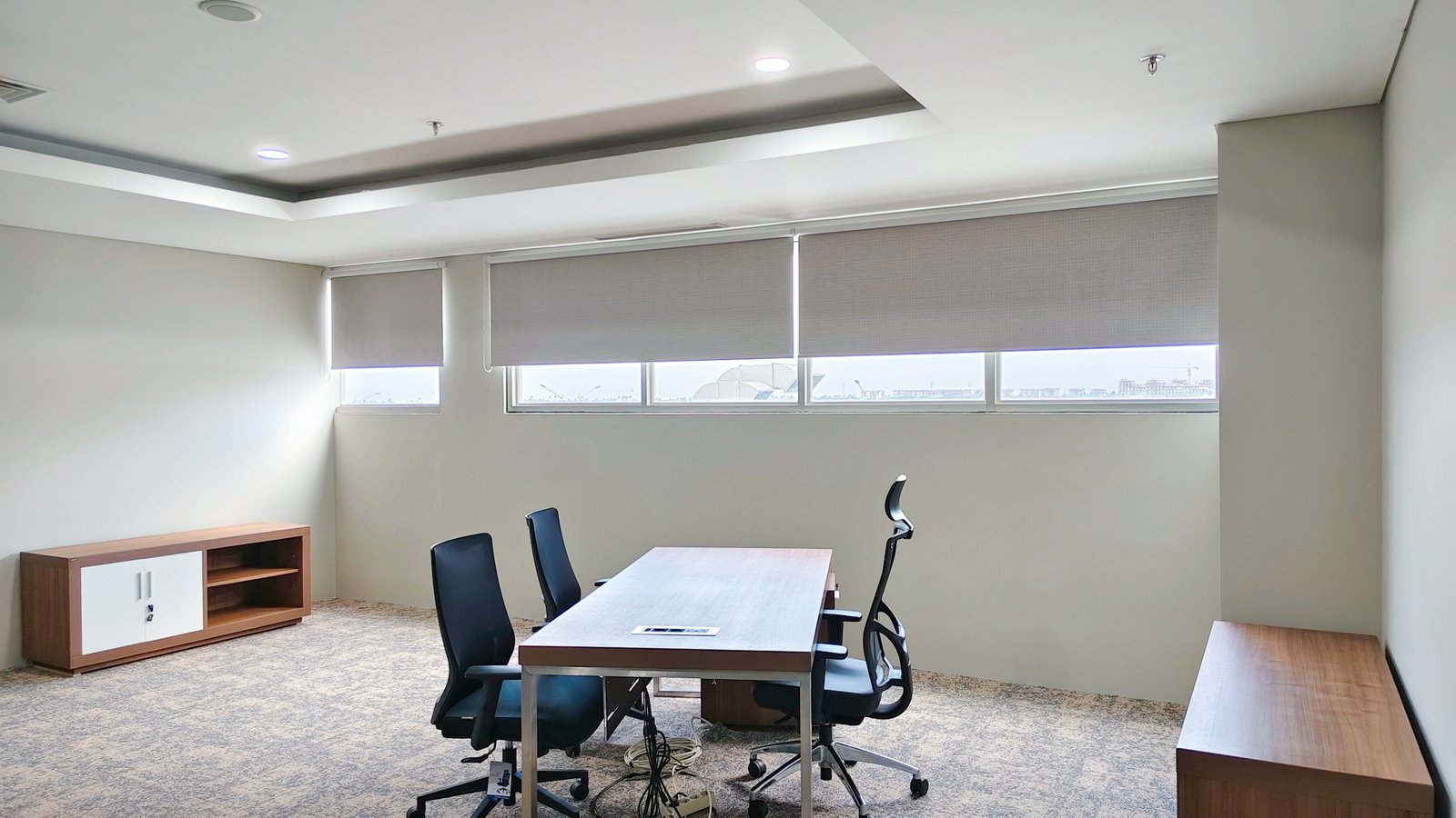 Jual Gorden Kantor Bank Jakarta: Pengadaan Tirai Blackout & Sunscreen untuk Kantor Pusat 4 gambar gorden kantor