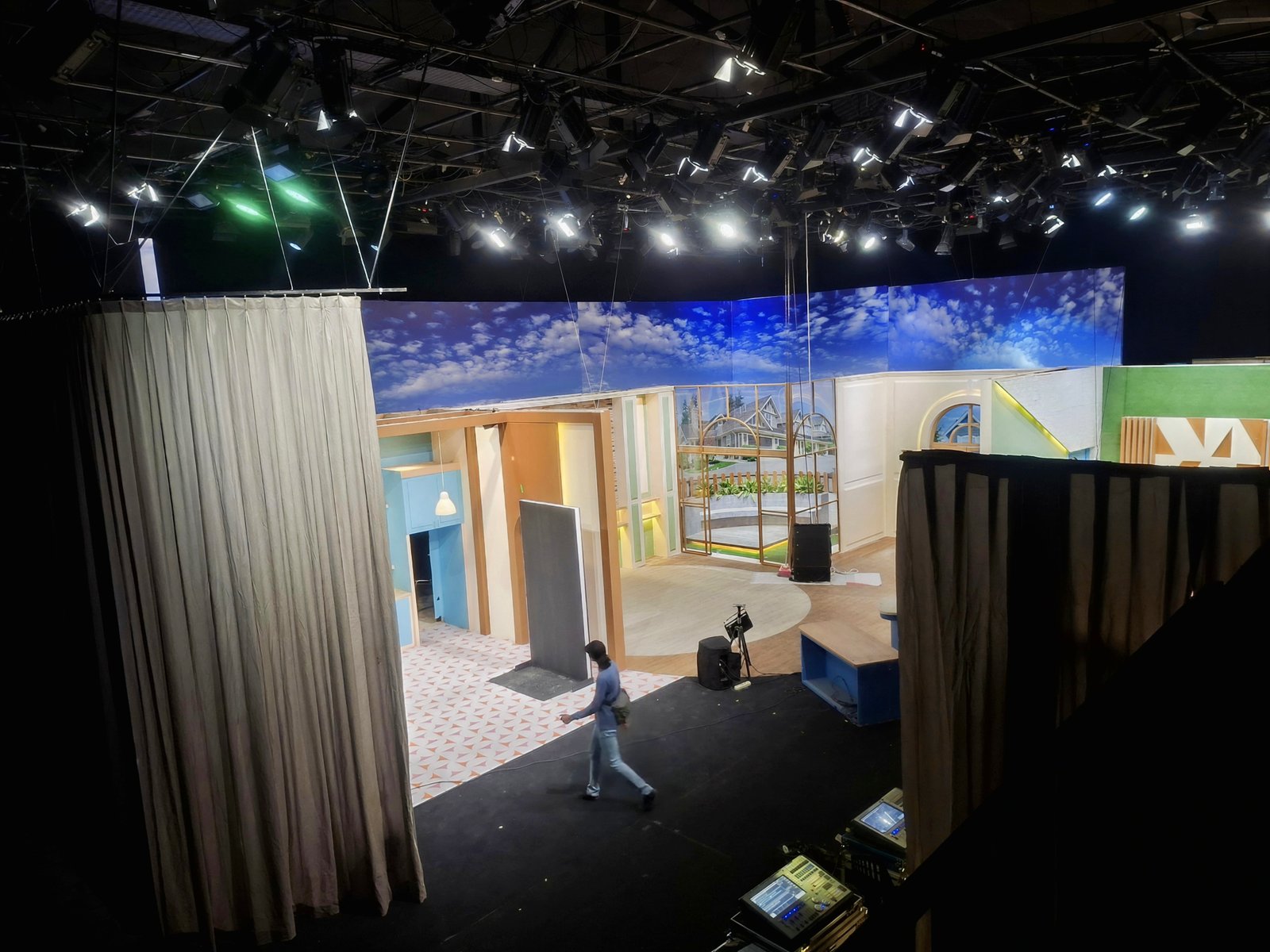 gorden studio, tirai penyekat ruangan, gorden peredam suara