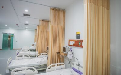 Karakteristik Tirai Pembatas Klinis: Material Khusus yang Tahan Noda Darah & Paparan Kimia