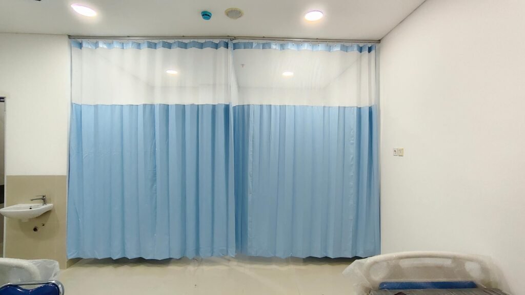 Gorden Penyekat Ruangan di Klinik & Rumah Sakit Anti Bakteri Teruji dari Aneka Sinar Abadi
