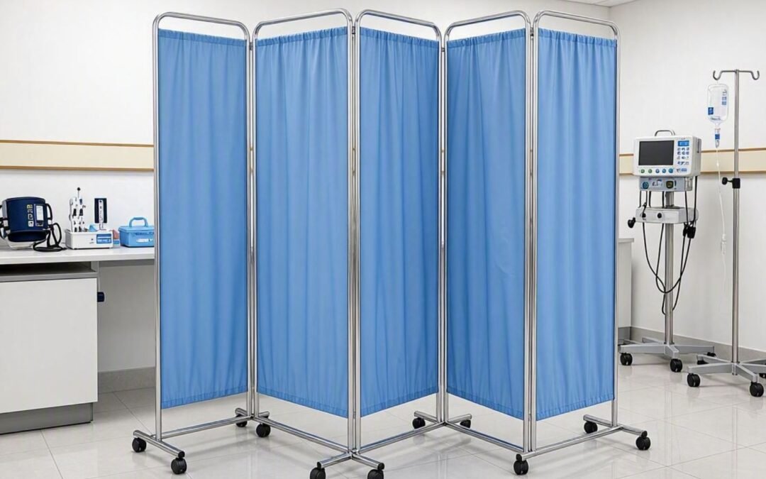 jual Bed screen sekat ruangan beroda dengan tirai biru sebagai bed screen pembatas pasien di ruang tindakan klinik