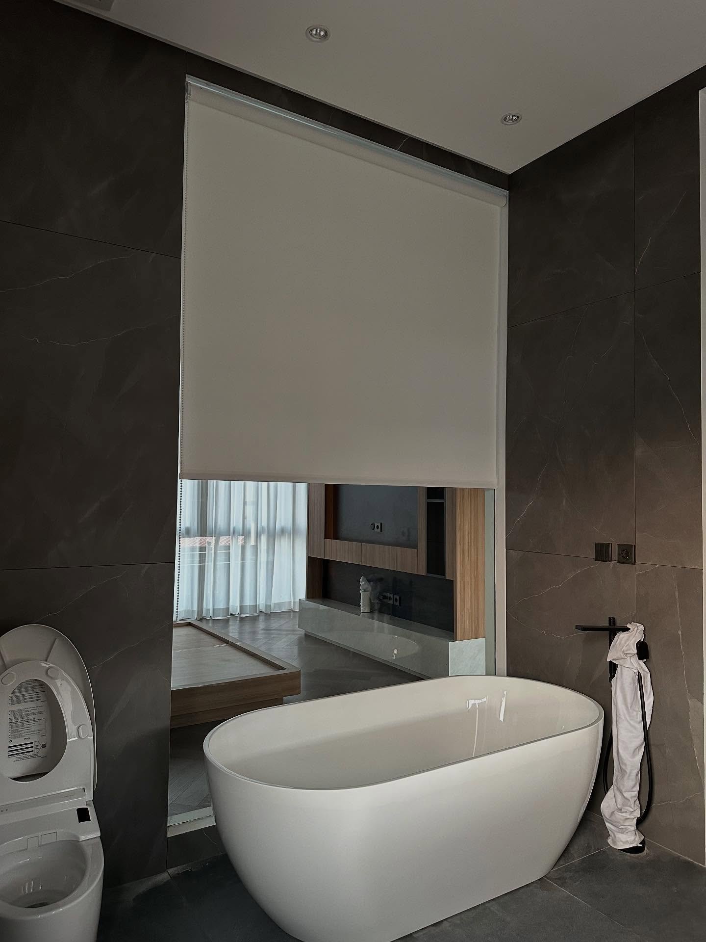 roller blind kamar mandi / shower blind