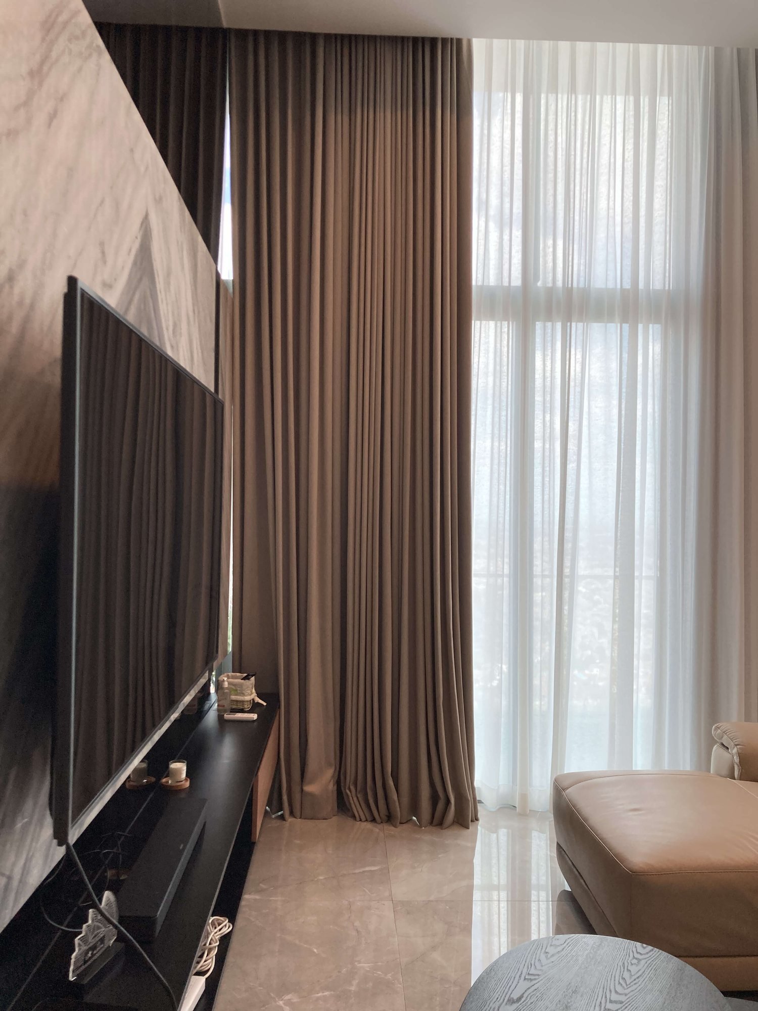 Gorden dan vitrase area TV: Alice, Hillcrest Karawaci