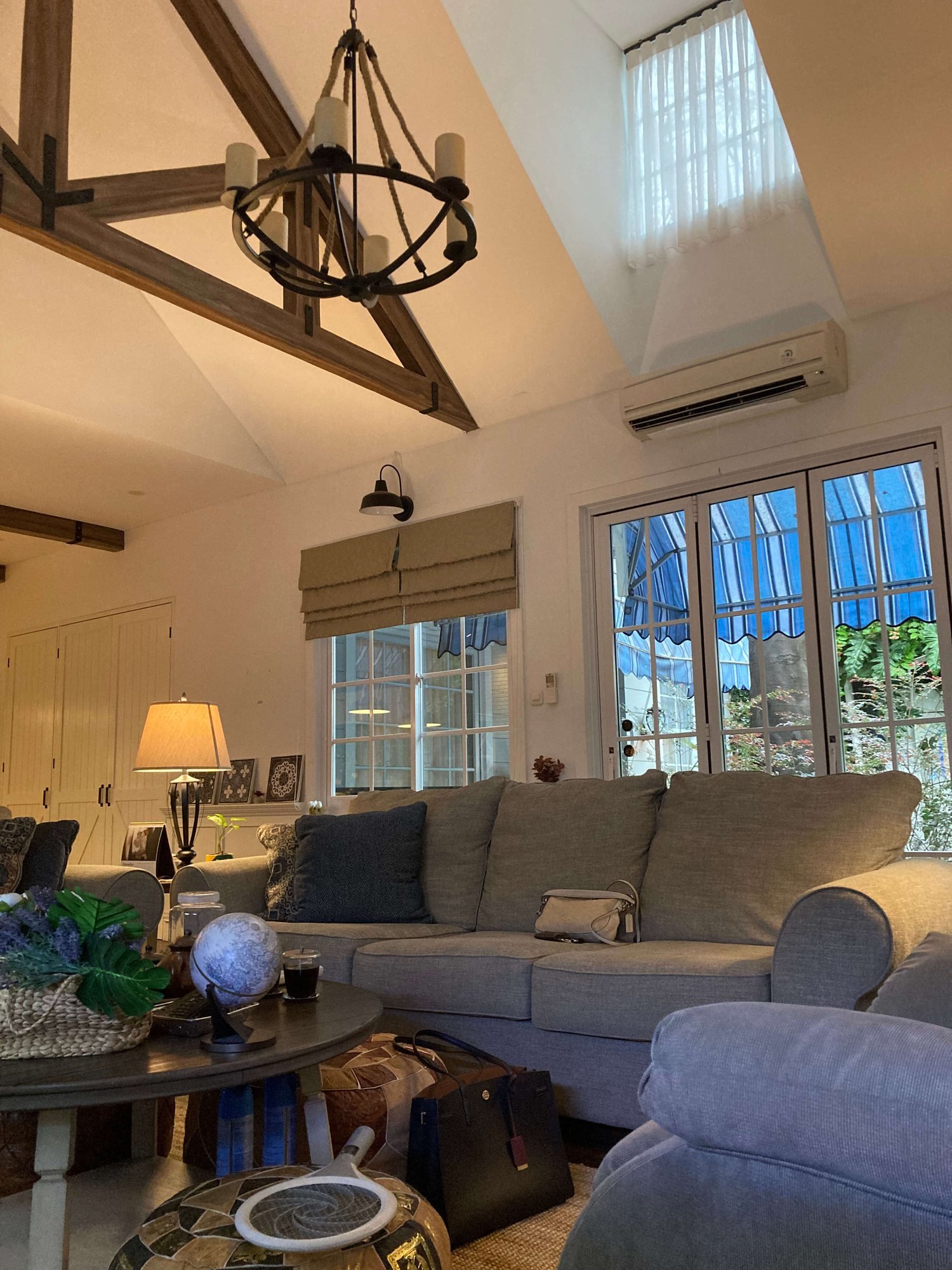 Roman blind area sofa ruang keluarga: Bpk Hariman, Pancoran