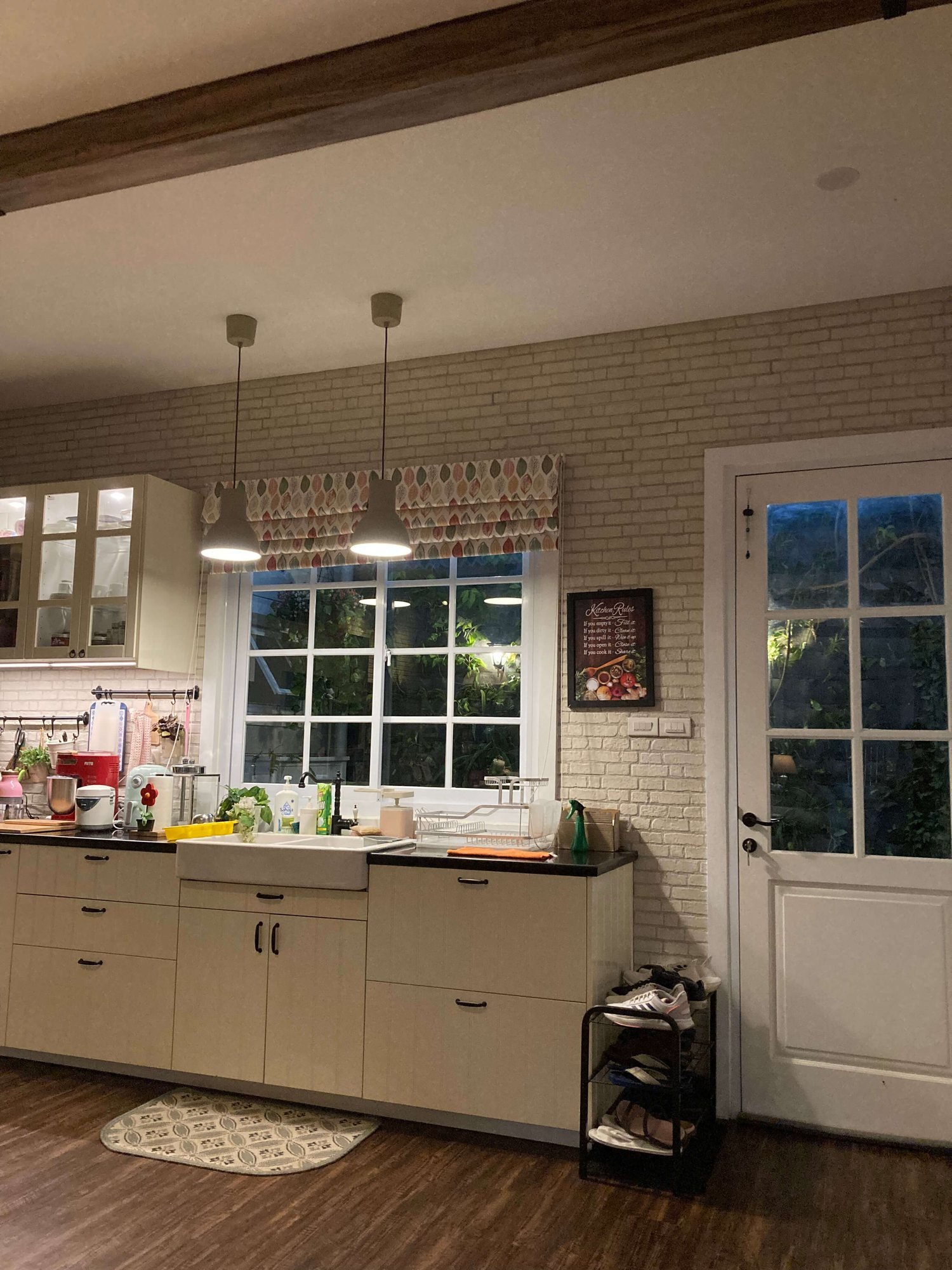 Roman blind jendela dapur: Bpk Hariman, Pancoran