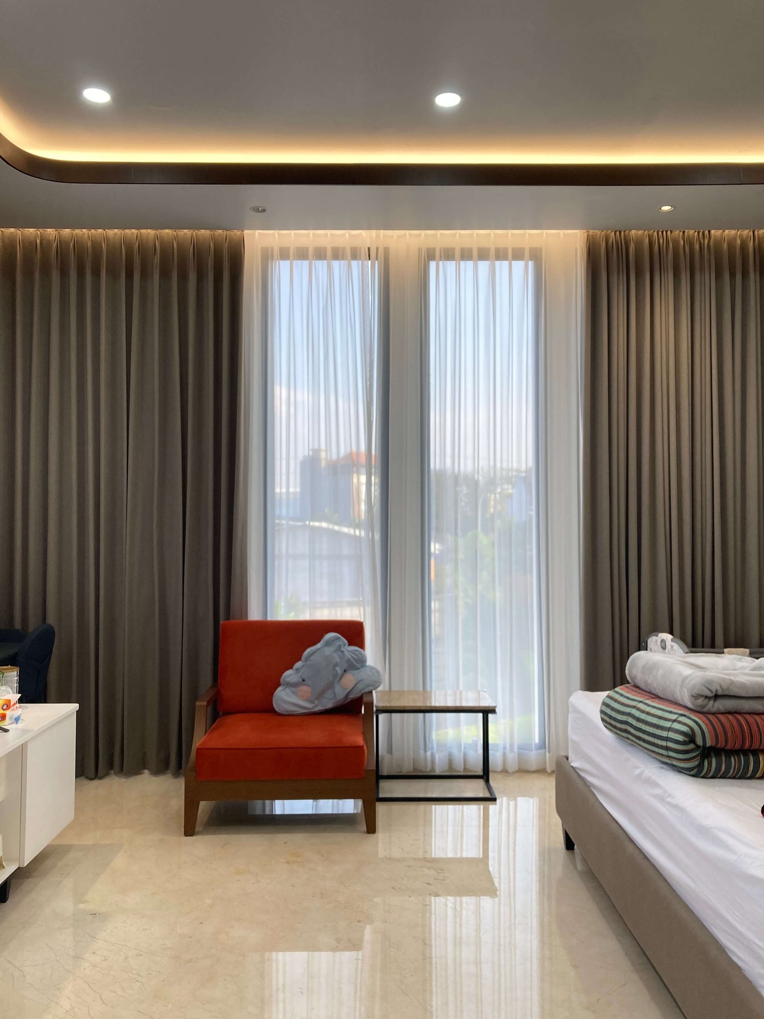 Gorden dan vitrase kamar tidur utama: Bu Lenny, Puri Mansion