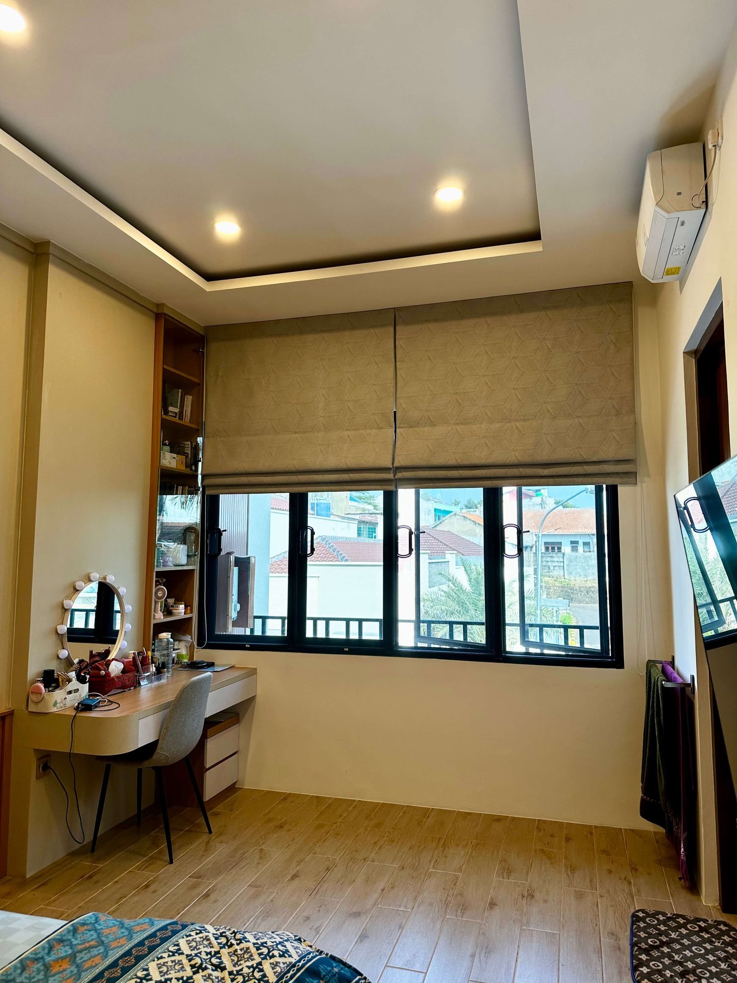 Roman blind area meja rias: Bu Norita, Meruya