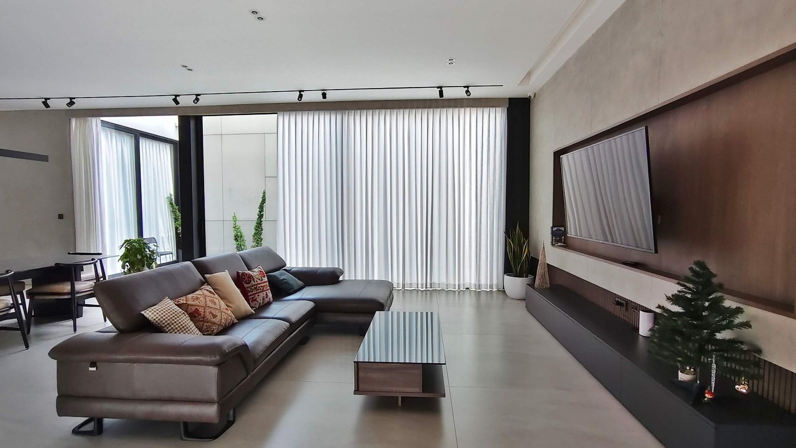 Gorden Residence Bintaro: Bu Inez (6)
