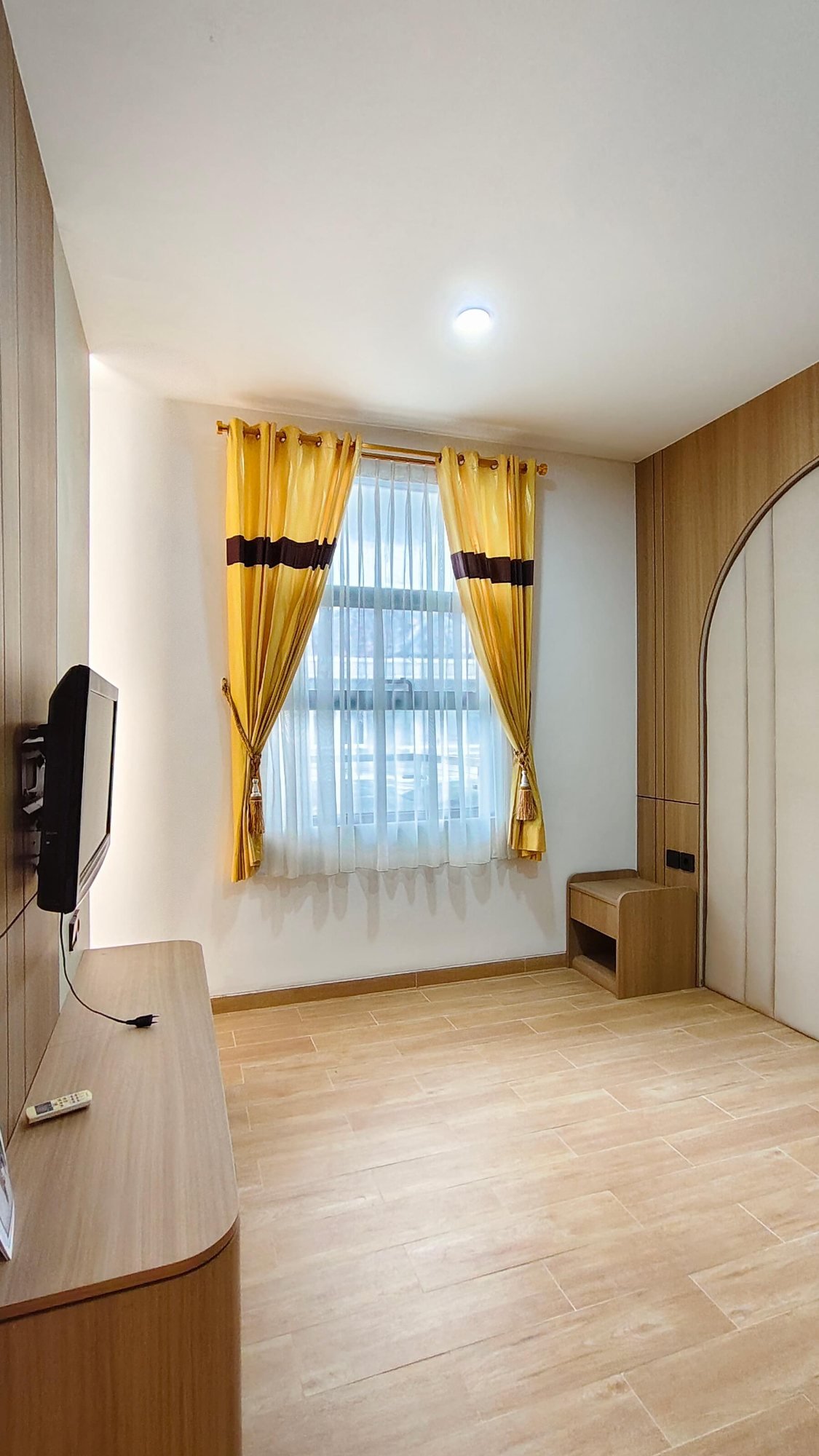 Gorden Residence Taman Palem Cengkareng: Bu Lina (1)